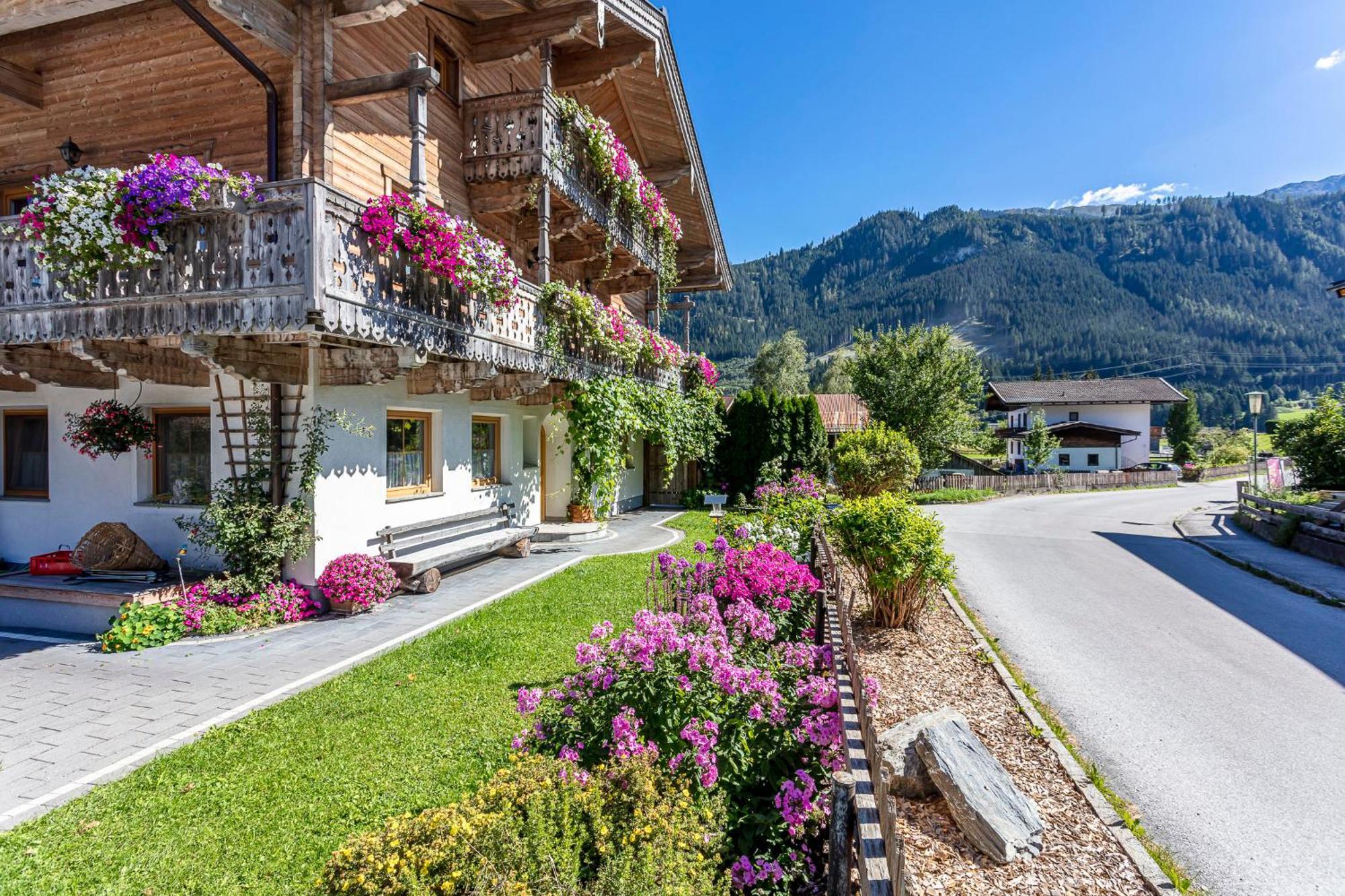 Ferienwohnungen Am Biobauernhof Lahner Bramberg am Wildkogel Luaran gambar